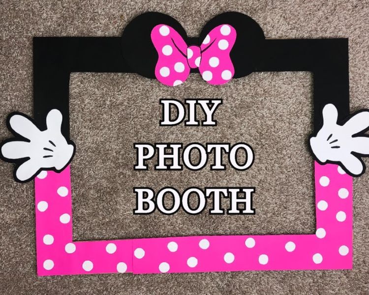 DIY Minnie Mouse Photobooth