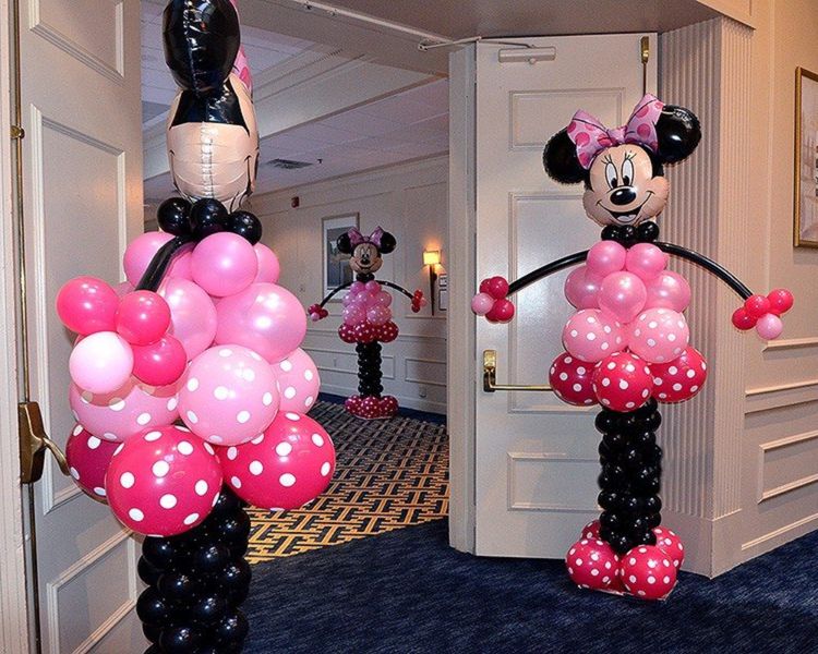 Decorations For The Minnie Mouse Party Entrance