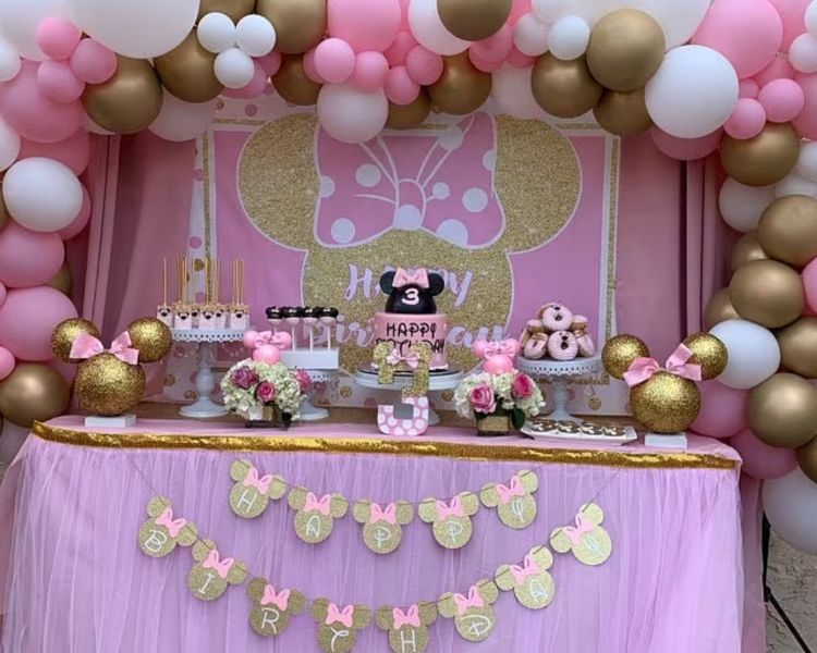 Minnie Mouse Party Backdrop And Dessert Table