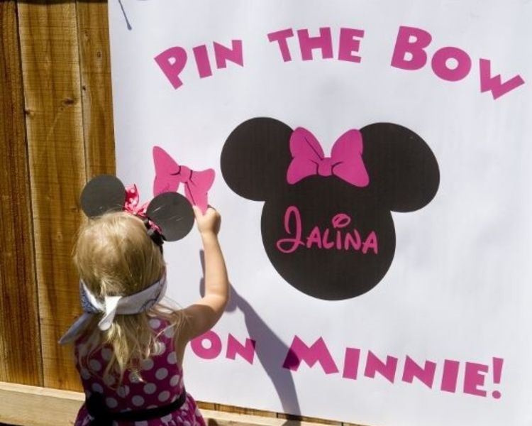 Pin The Bow Minnie Game