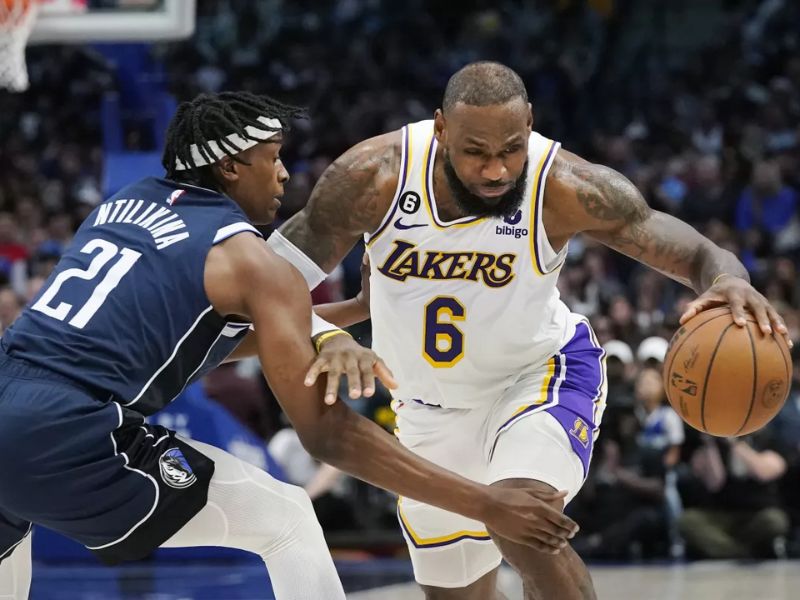 Lakers' Resilience Wows Fans as they Overcome 27-Point Deficit to Beat Mavericks!