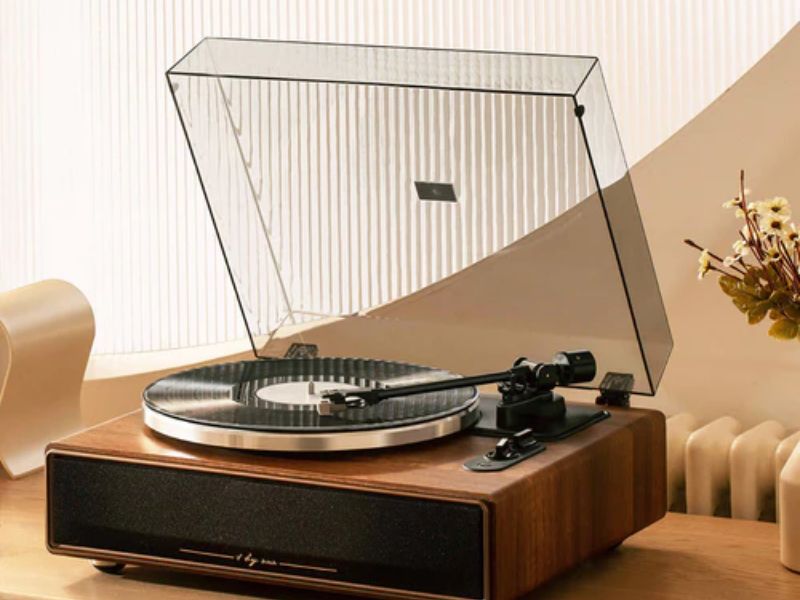 Find a vintage record player  - Music Decor Ideas For Room