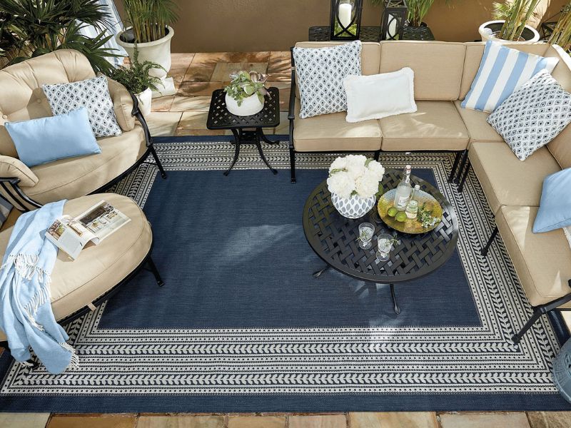 Take into account the size of the room - Choose A Rug Color For Living Room