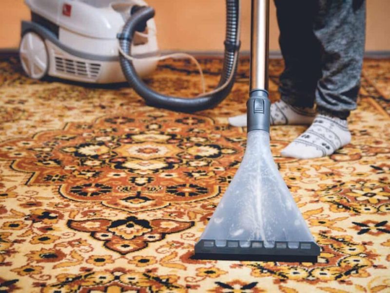 Vacuuming - How to clean rugs at home