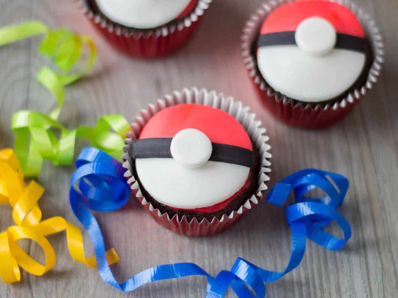 Pokeball Cupcakes - Pokemon Cake Ideas