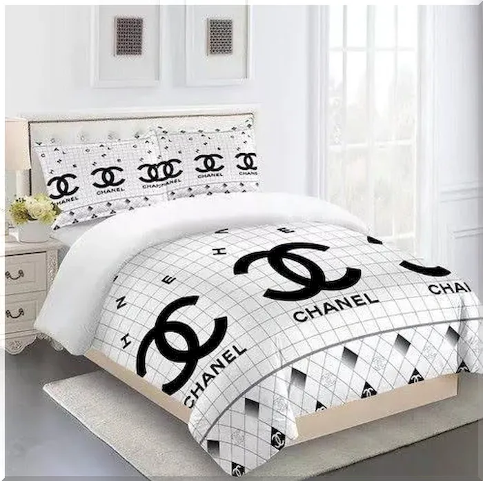 Big Logo Chanel White Caro Background Bedding Set - Peto Rugs