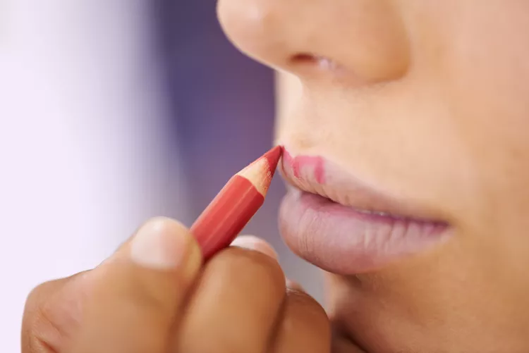 How to Perfectly Define Your Cupid's Bow: A Step-by-Step Guide