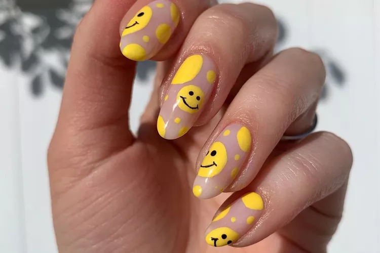 12 Cheerful Smiley Face Nail Designs to Brighten Your Day