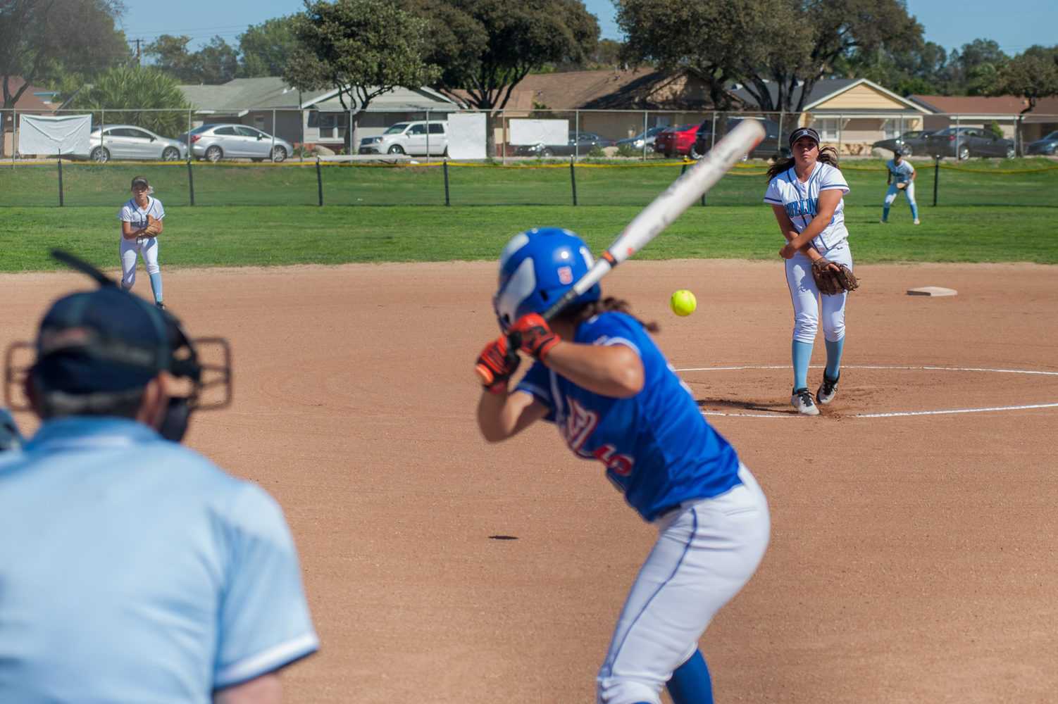 Exploring the Differences Between Baseball and Softball